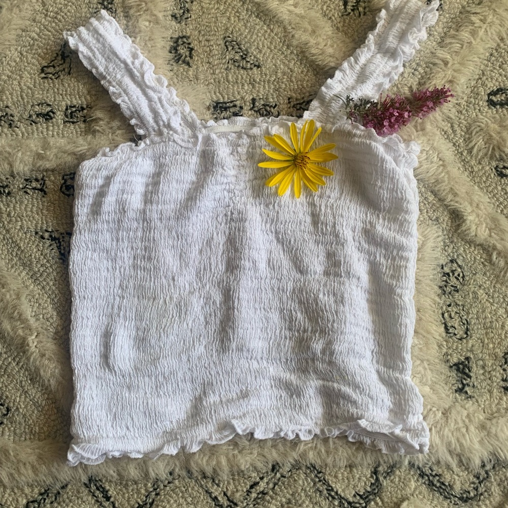 Brand new shirt, and it’s stretchy. Only worn once!